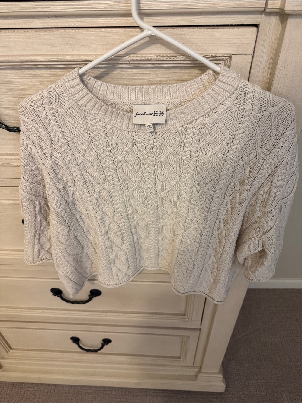Freshman 1996 cream cable-knit cropped crew sweater